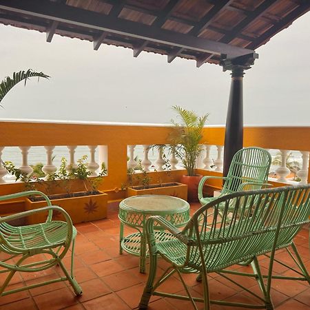 La Plage Seaview Suites Pondichéry Extérieur photo