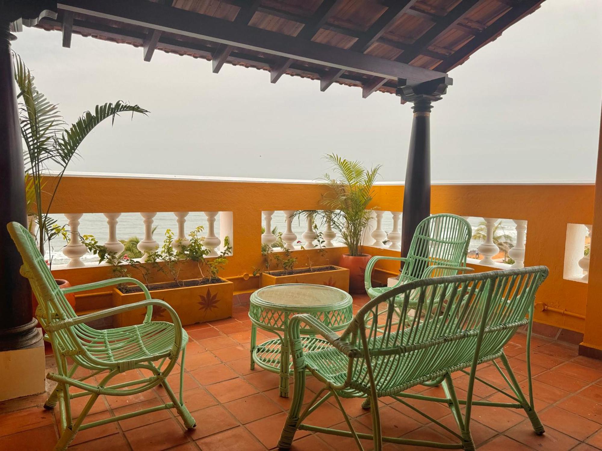 La Plage Seaview Suites Pondichéry Extérieur photo