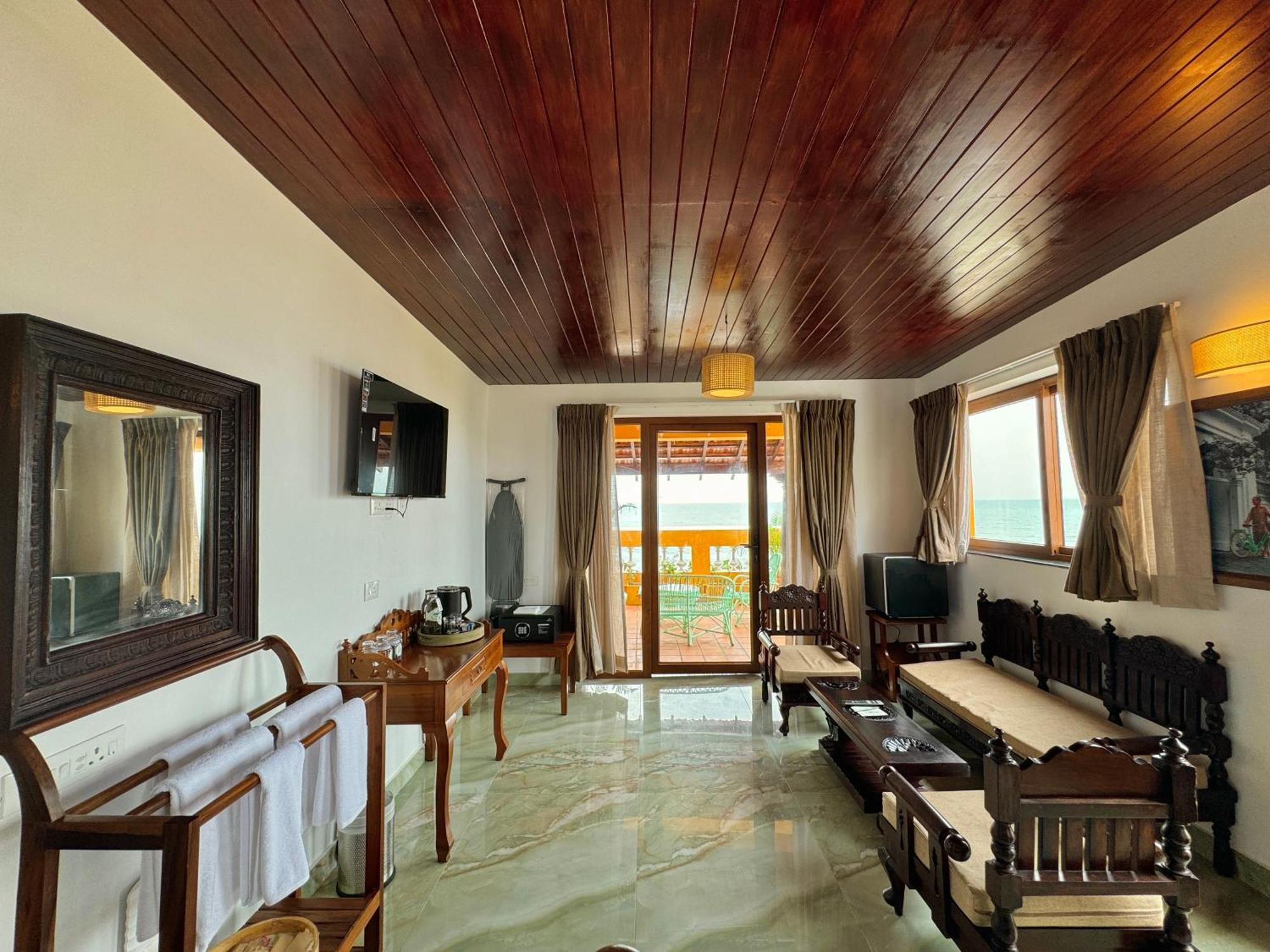 La Plage Seaview Suites Pondichéry Extérieur photo