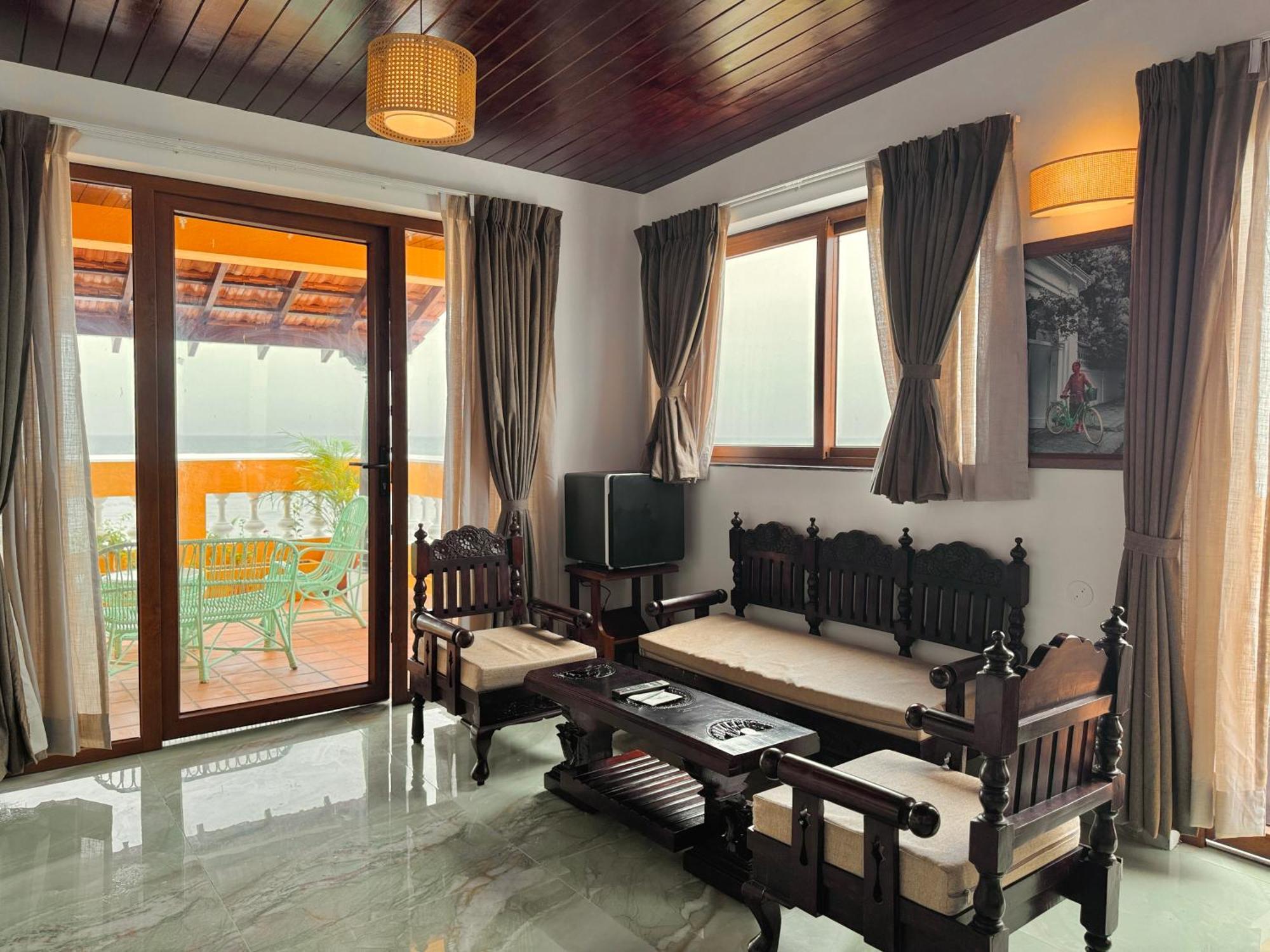 La Plage Seaview Suites Pondichéry Extérieur photo