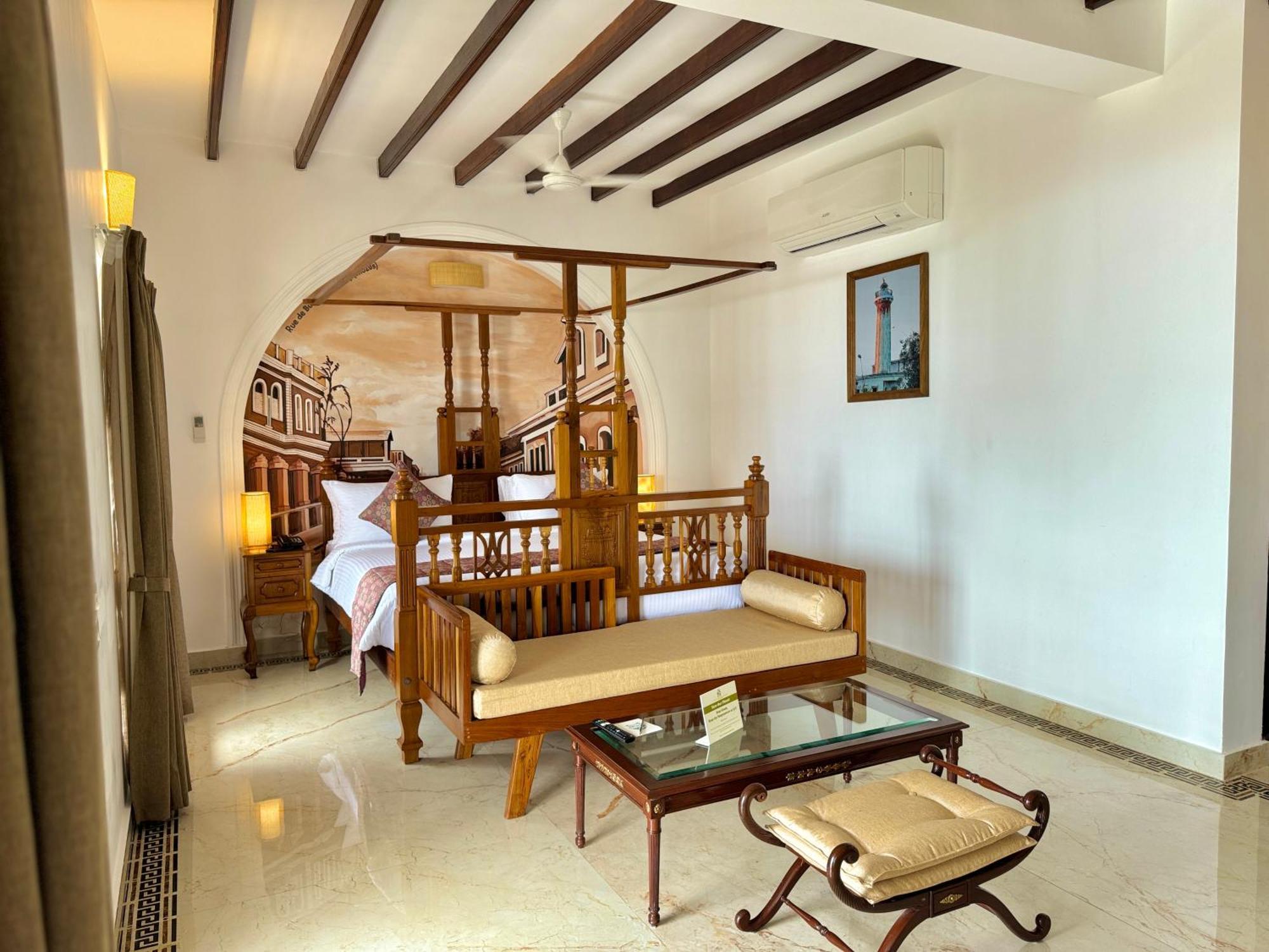La Plage Seaview Suites Pondichéry Extérieur photo