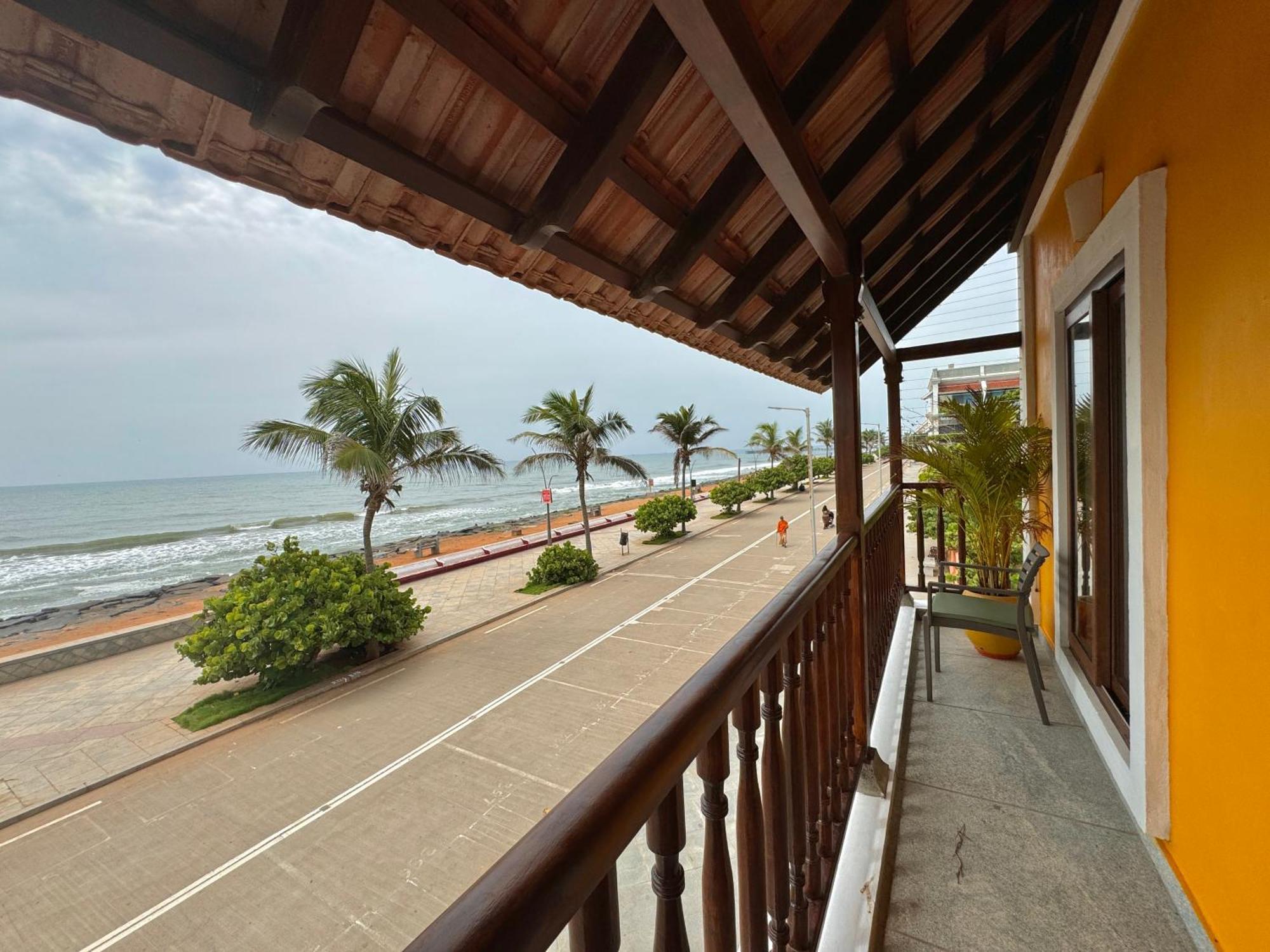 La Plage Seaview Suites Pondichéry Extérieur photo
