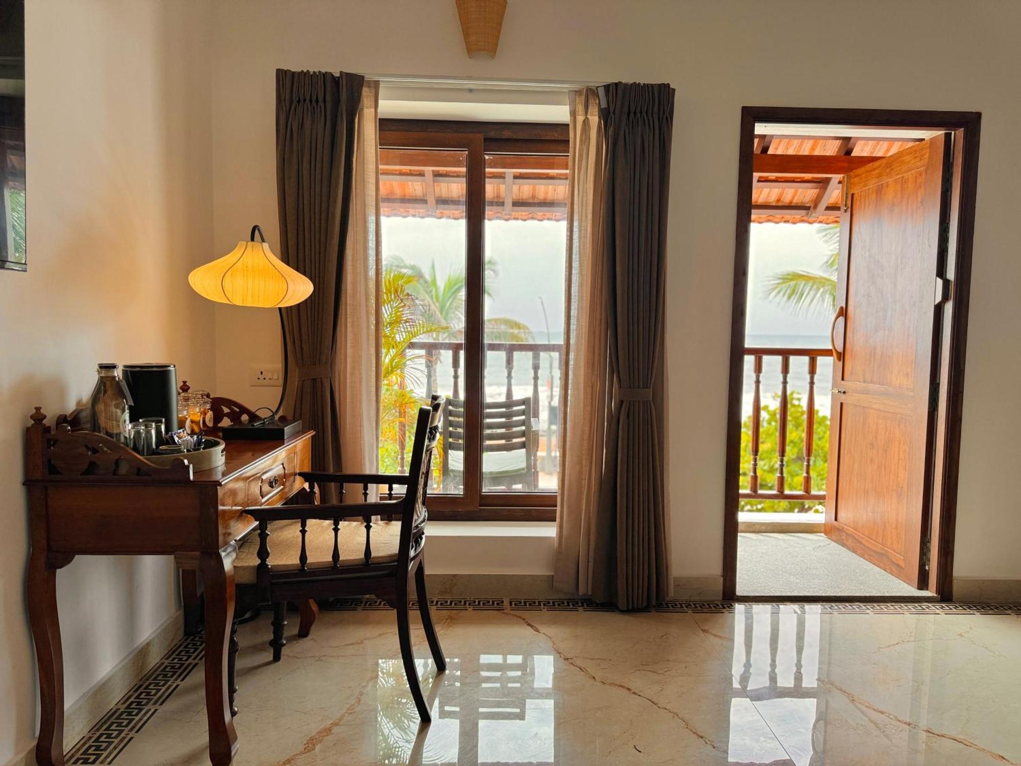La Plage Seaview Suites Pondichéry Extérieur photo