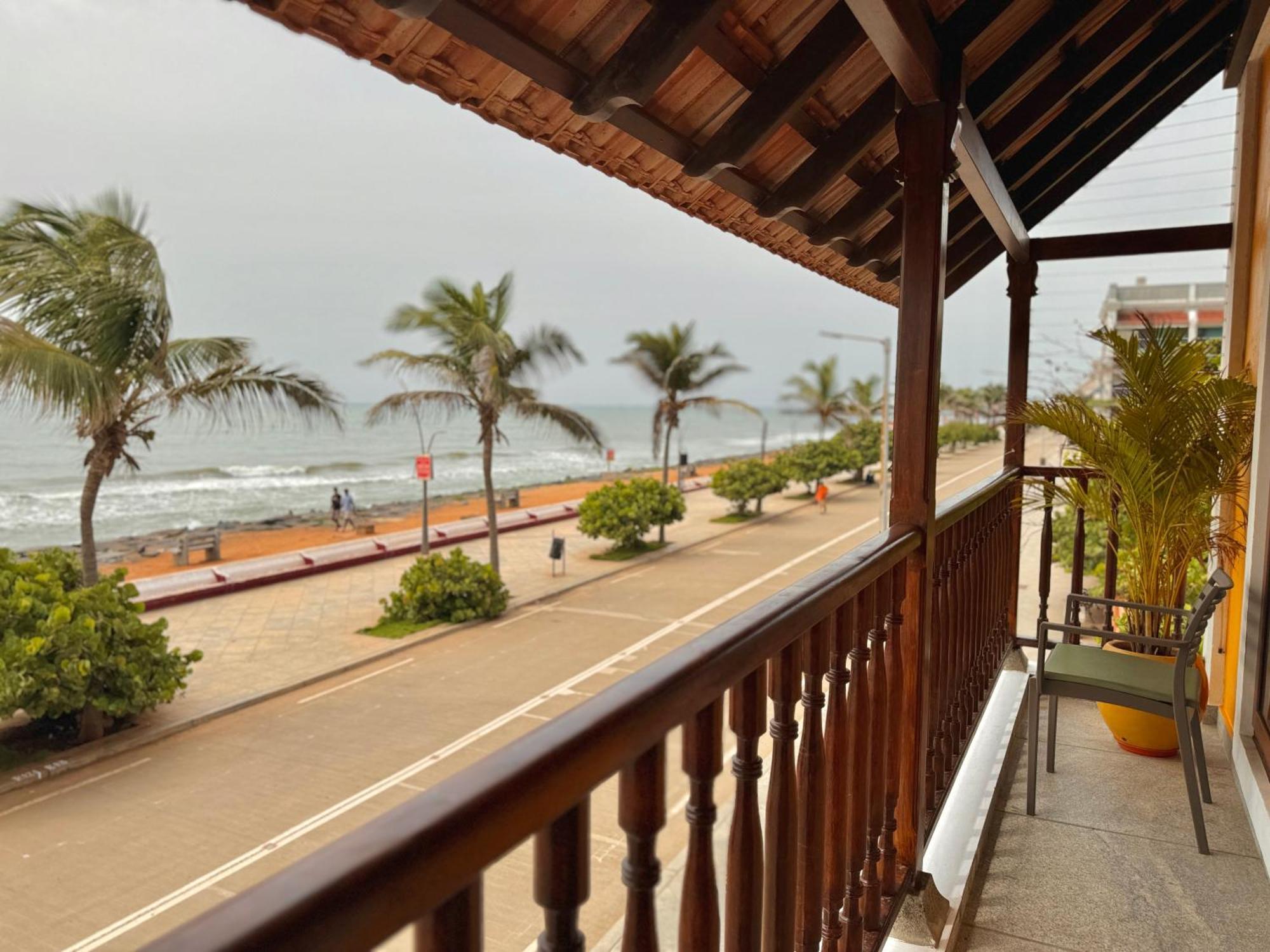 La Plage Seaview Suites Pondichéry Extérieur photo