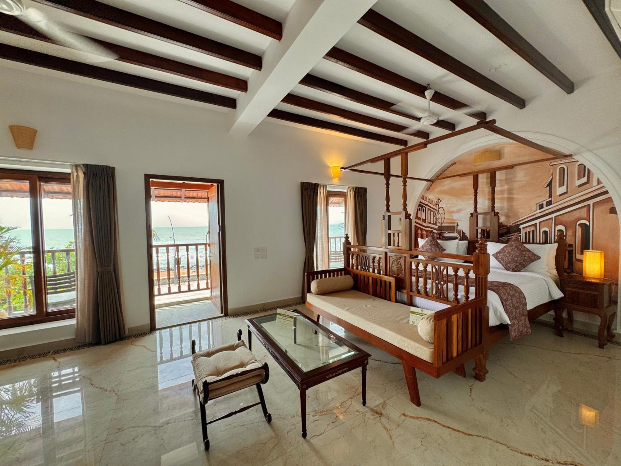 La Plage Seaview Suites Pondichéry Extérieur photo