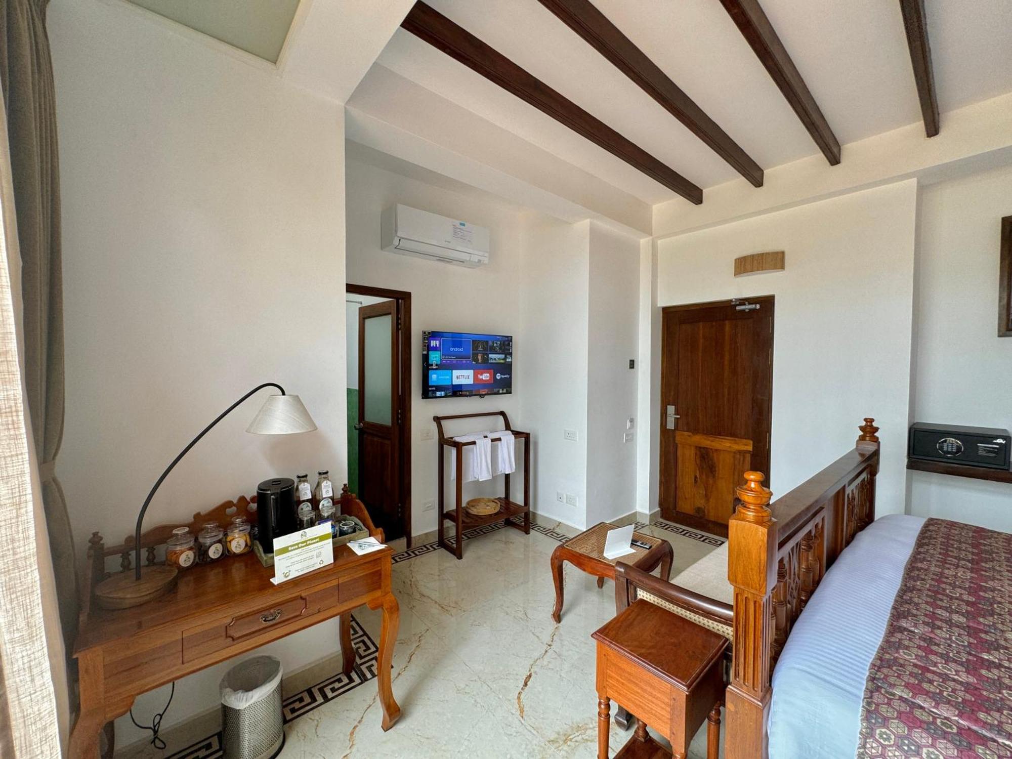 La Plage Seaview Suites Pondichéry Extérieur photo