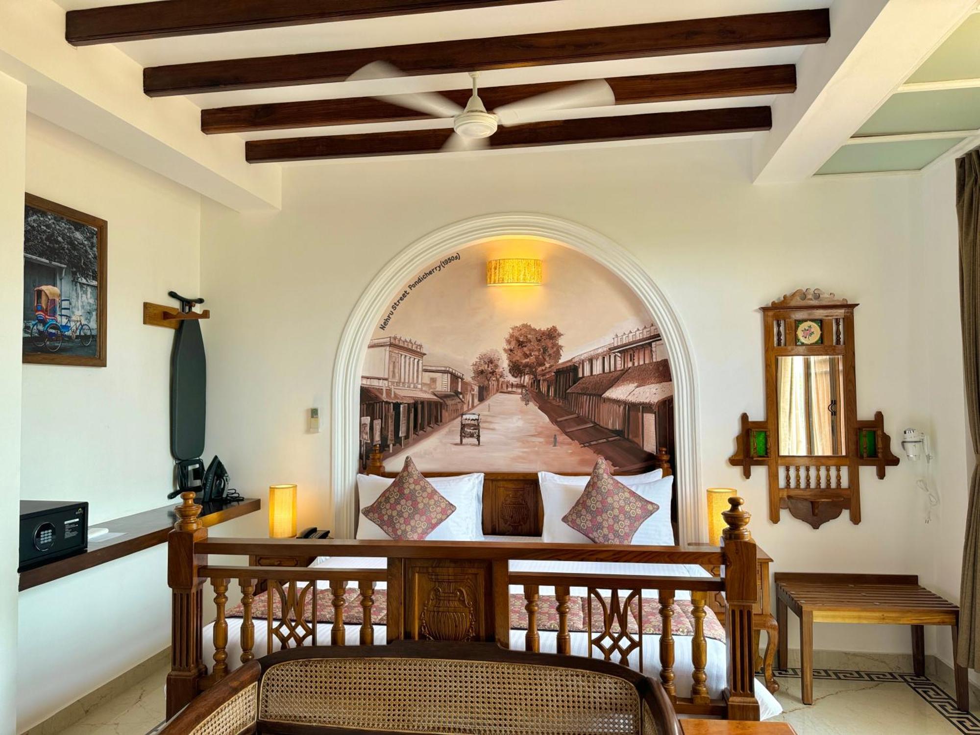La Plage Seaview Suites Pondichéry Extérieur photo