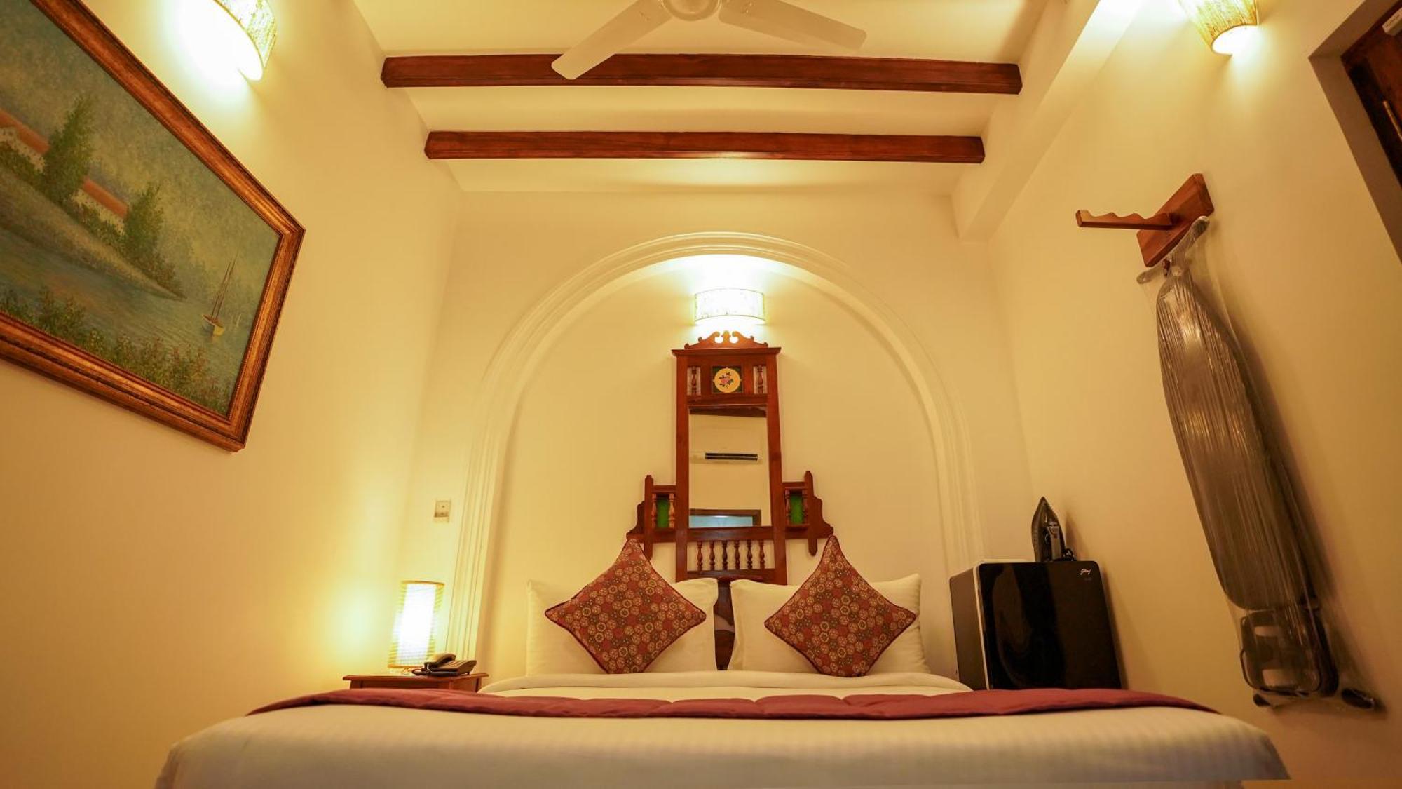 La Plage Seaview Suites Pondichéry Extérieur photo