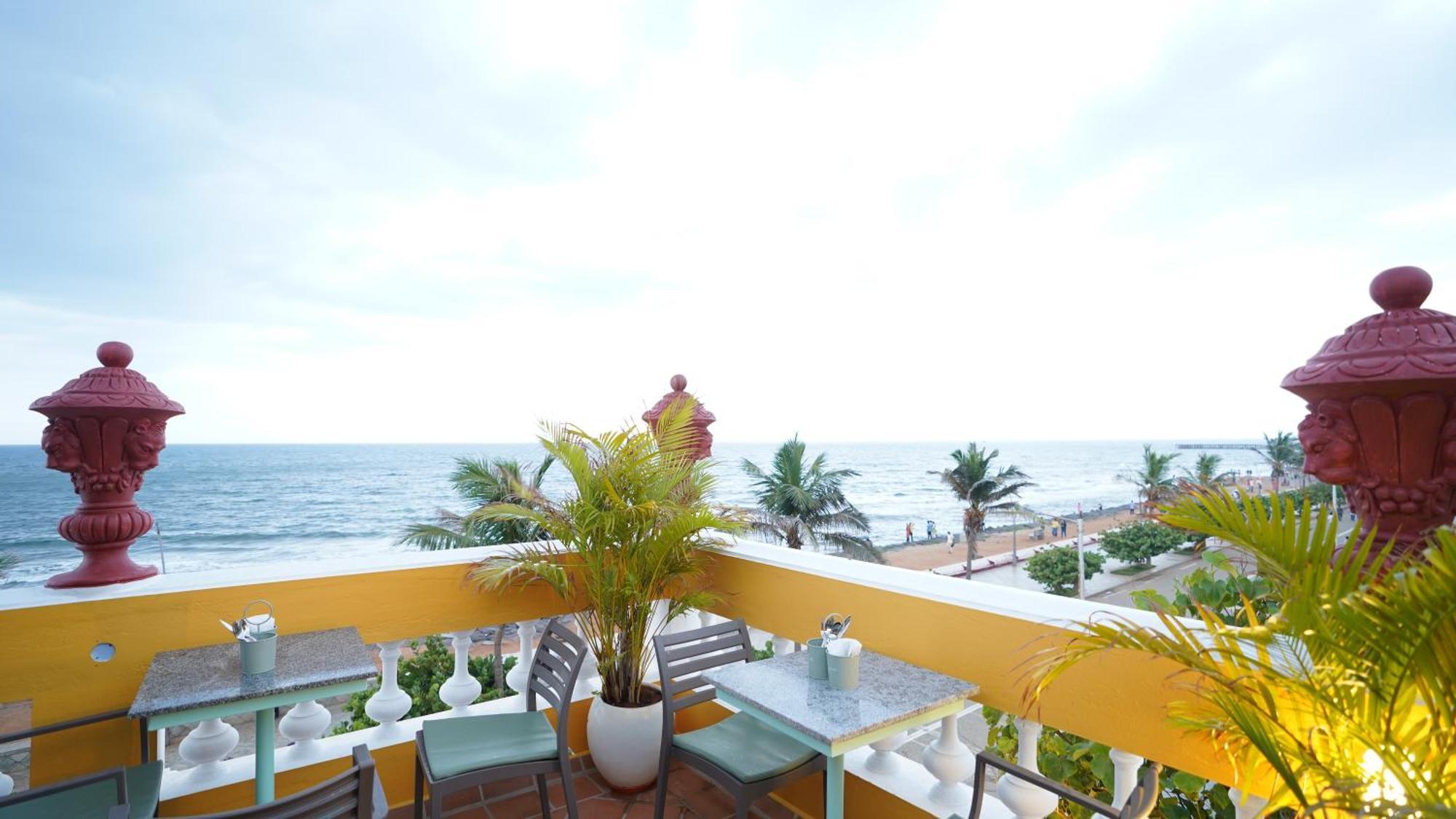 La Plage Seaview Suites Pondichéry Extérieur photo