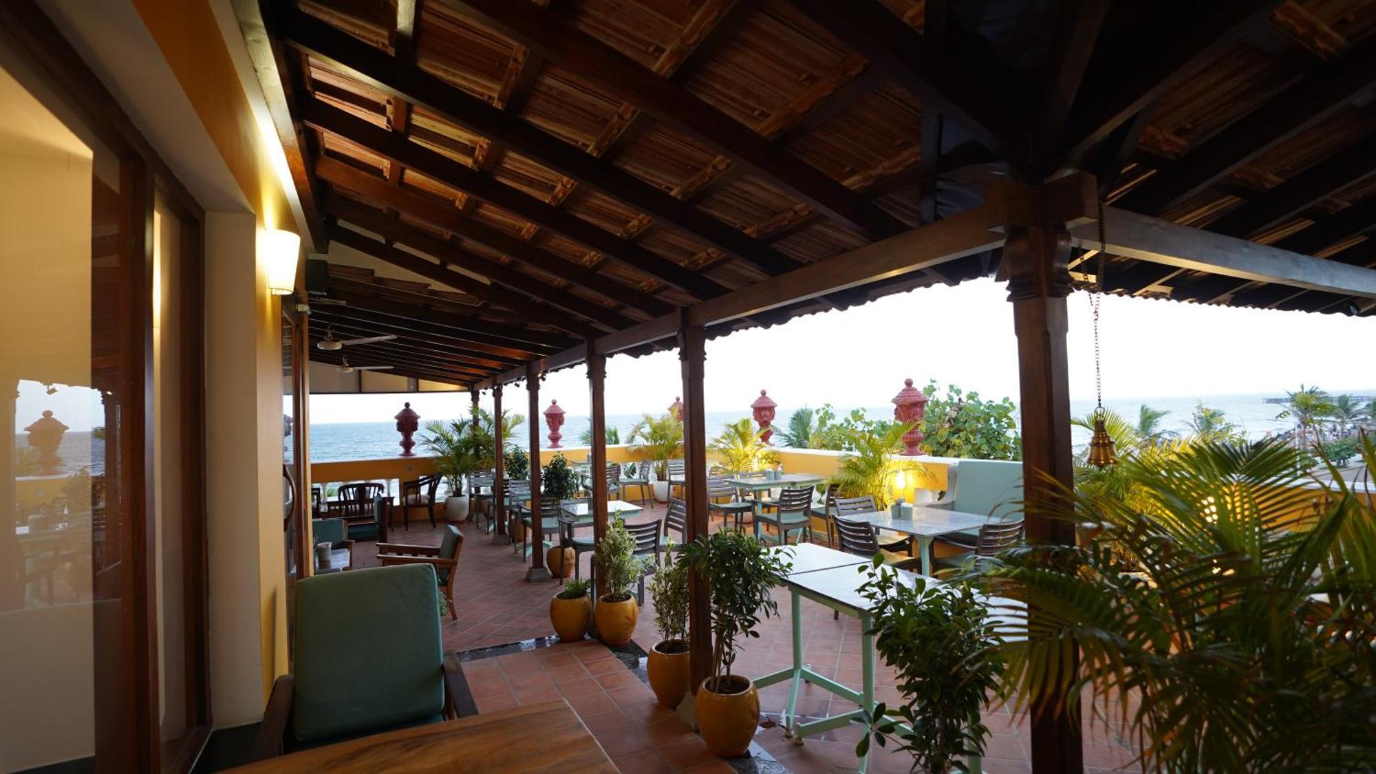 La Plage Seaview Suites Pondichéry Extérieur photo